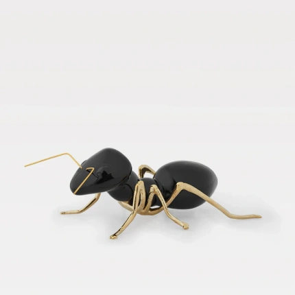 Formiga Faiança e Latão